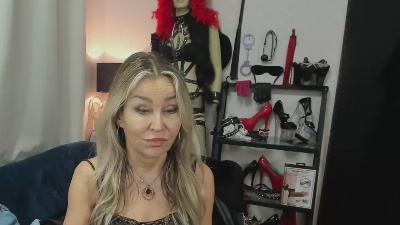 crystal__xxx live cam on Cam4