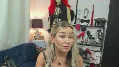 crystal__xxx live cam on Cam4