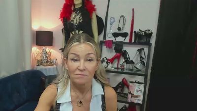 crystal__xxx live cam on Cam4