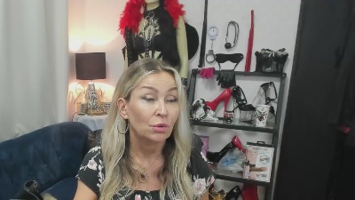 crystal__xxx live cam on Cam4