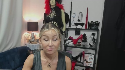 crystal__xxx live cam on Cam4