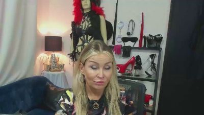 crystal__xxx live cam on Cam4