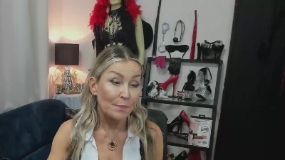 crystal__xxx live cam on Cam4