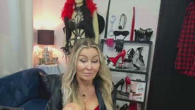 crystal__xxx live cam on Cam4