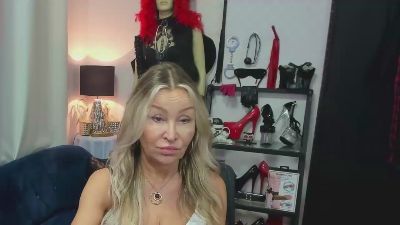 crystal__xxx live cam on Cam4