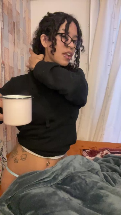 crystilove4 live cam on Cam4