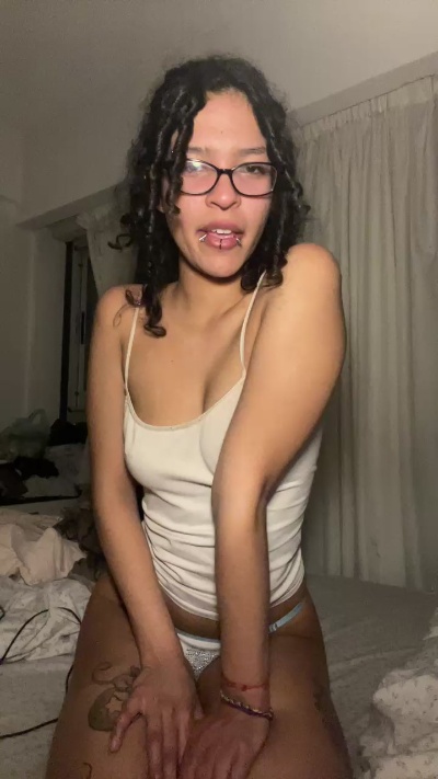 crystilove4 live cam on Cam4