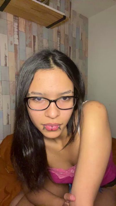 crystilove4 live cam on Cam4