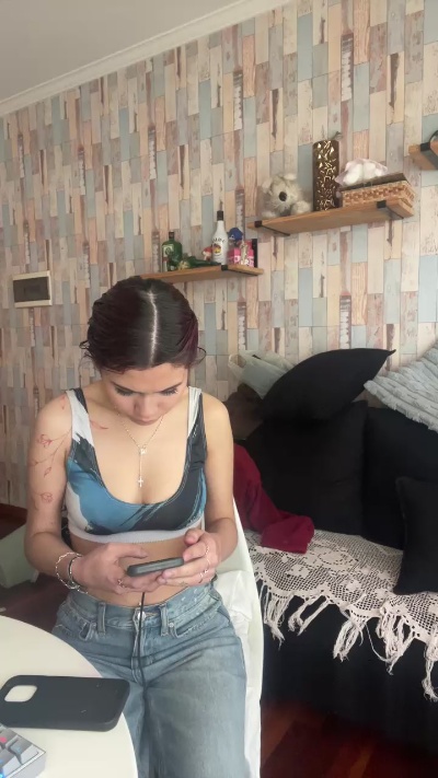 crystilove4 live cam on Cam4