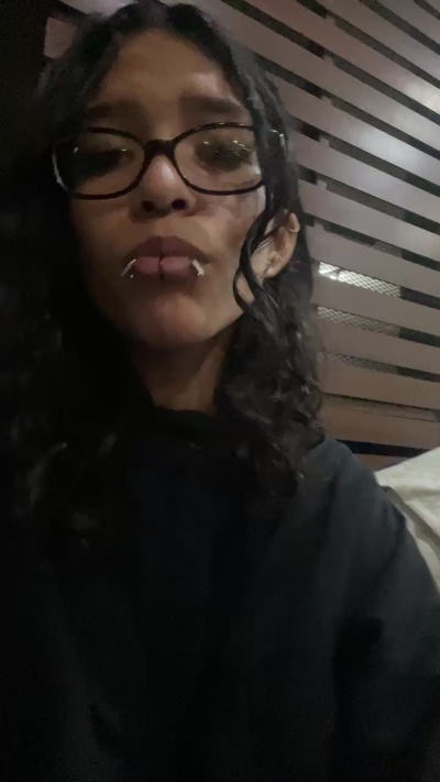 crystilove4 live cam on Cam4