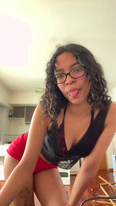 crystilove4 live cam on Cam4