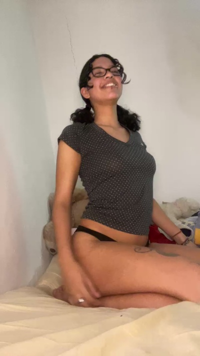 crystilove4 live cam on Cam4