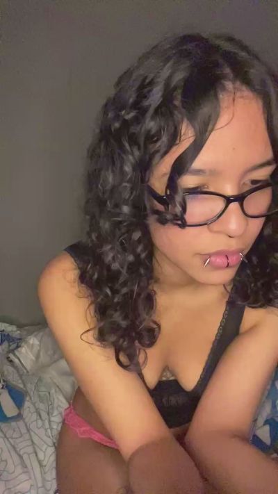 crystilove4 live cam on Cam4