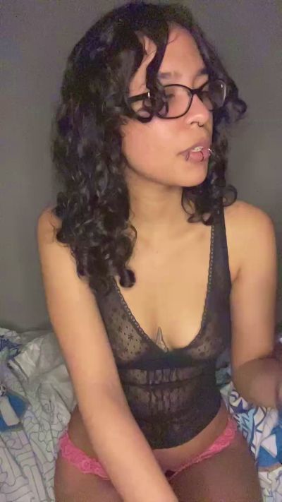 crystilove4 live cam on Cam4