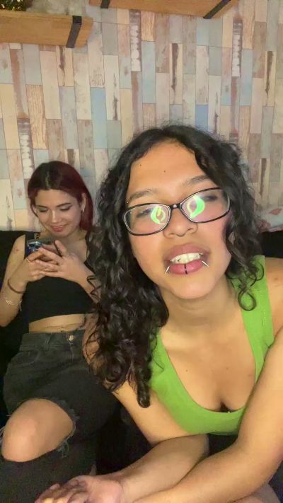 crystilove4 live cam on Cam4