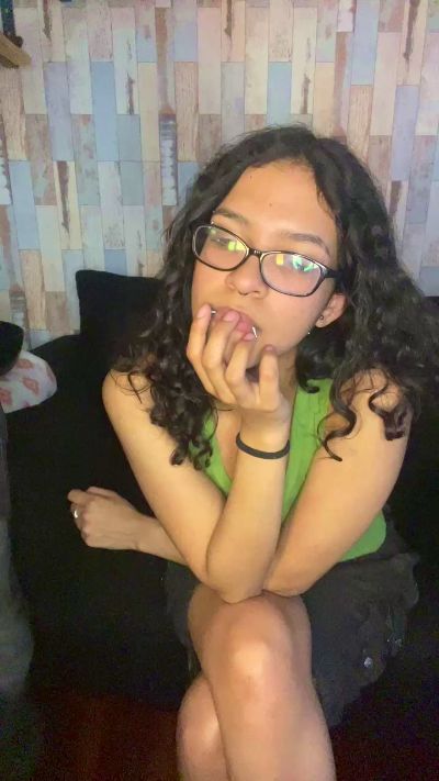 crystilove4 live cam on Cam4