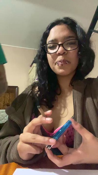 crystilove4 live cam on Cam4