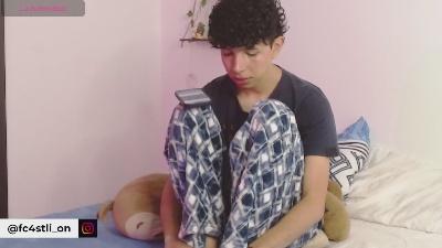 cuddly_twink live cam on Cam4