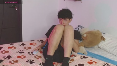 cuddly_twink live cam on Cam4