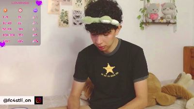 cuddly_twink live cam on Cam4