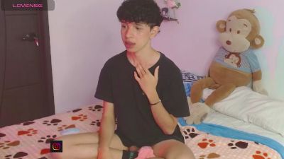 cuddly_twink live cam on Cam4