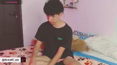 cuddly_twink live cam on Cam4
