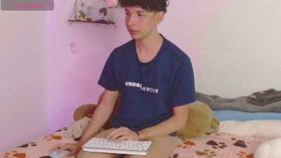cuddly_twink live cam on Cam4
