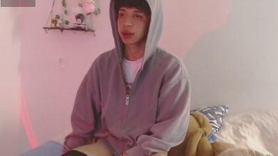 cuddly_twink live cam on Cam4