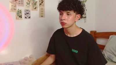 cuddly_twink live cam on Cam4