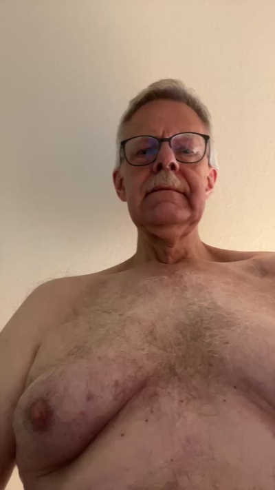 cumboy63 live cam on Cam4