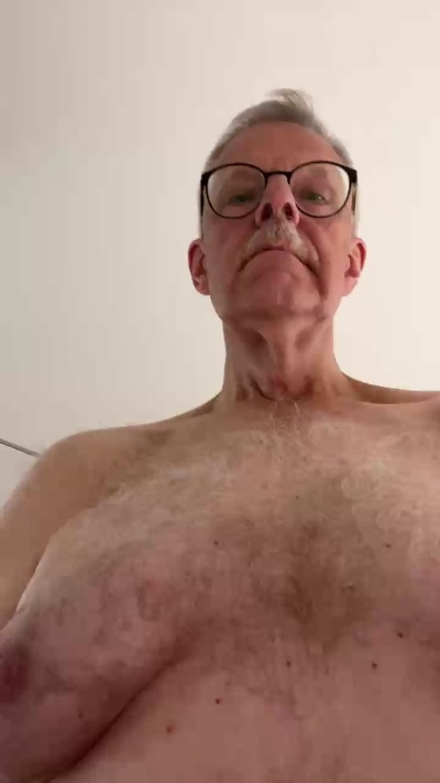 cumboy63 live cam on Cam4