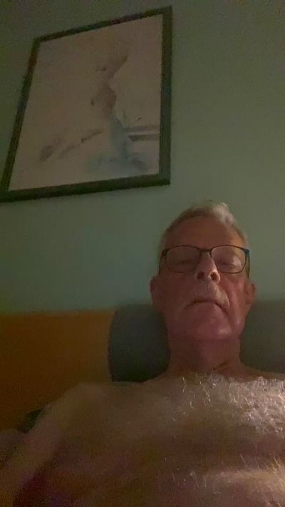 cumboy63 live cam on Cam4