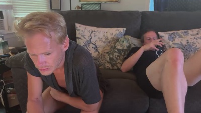 cumwatchmenut live cam on Cam4