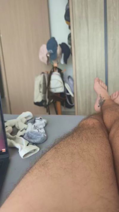 curioushetero live cam on Cam4