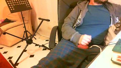 curlykiller9 live cam on Cam4
