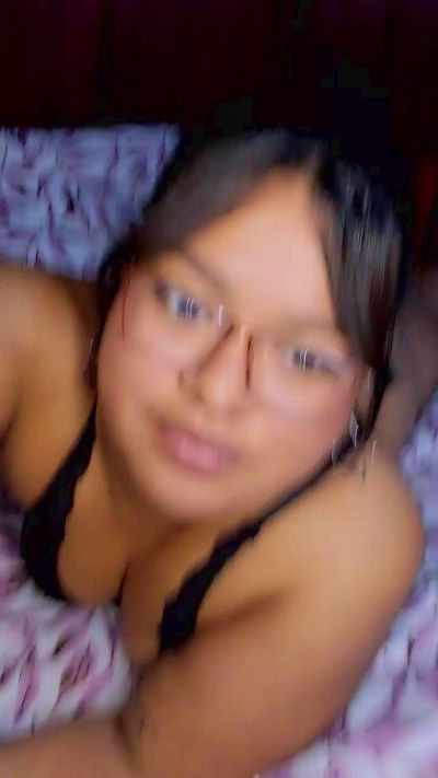 curlysexy22 live cam on Cam4