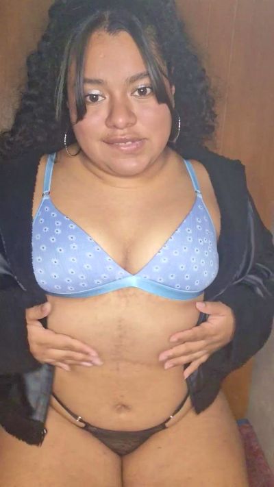 curlysexy22 live cam on Cam4