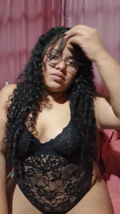 curlysexy22 live cam on Cam4