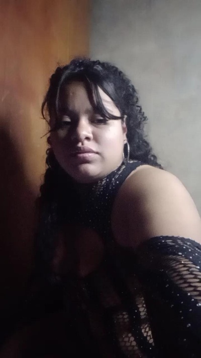 curlysexy22 live cam on Cam4