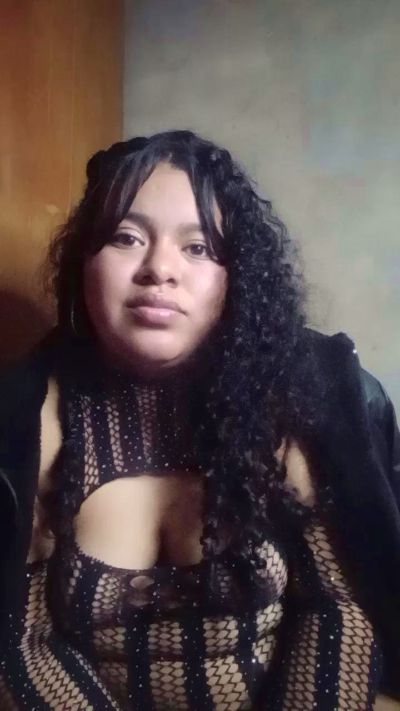 curlysexy22 live cam on Cam4