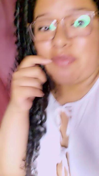 curlysexy22 live cam on Cam4