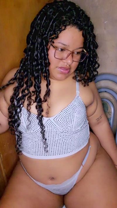 curlysexy22 live cam on Cam4