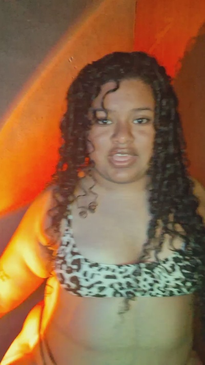curlysexy22 live cam on Cam4