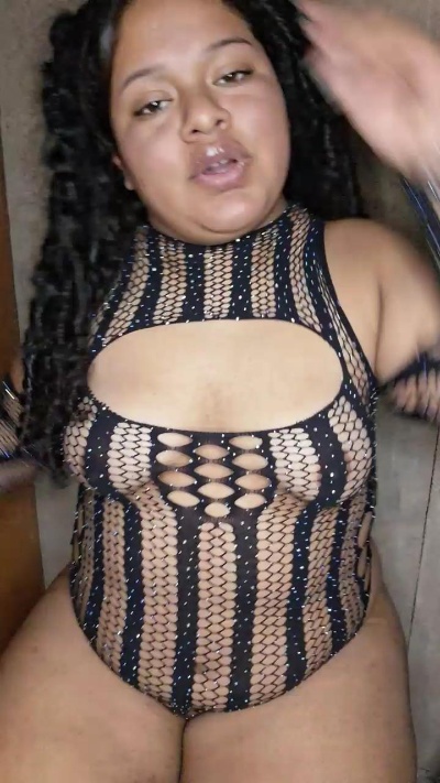 curlysexy22 live cam on Cam4