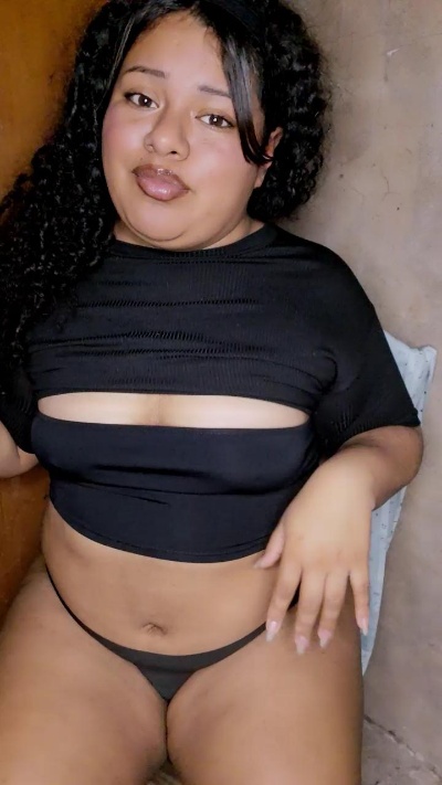 curlysexy22 live cam on Cam4