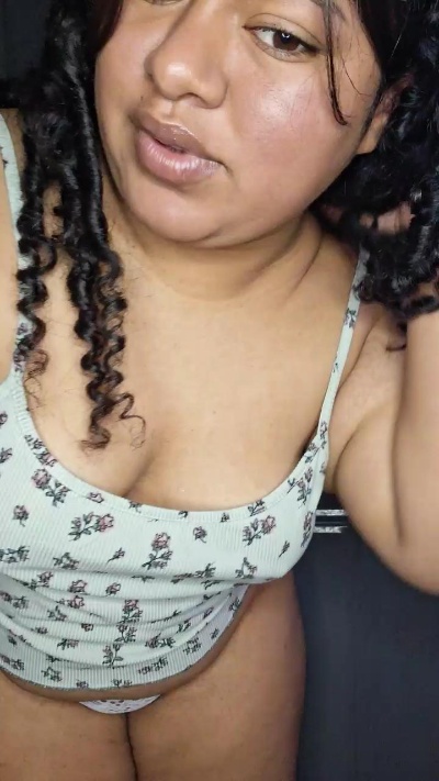 curlysexy22 live cam on Cam4