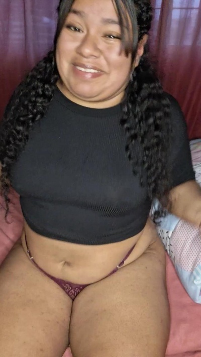 curlysexy22 live cam on Cam4