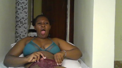 curvy_princess2 live cam on Cam4