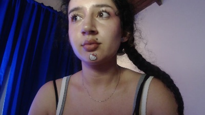 cut3nshyf33t live cam on Cam4