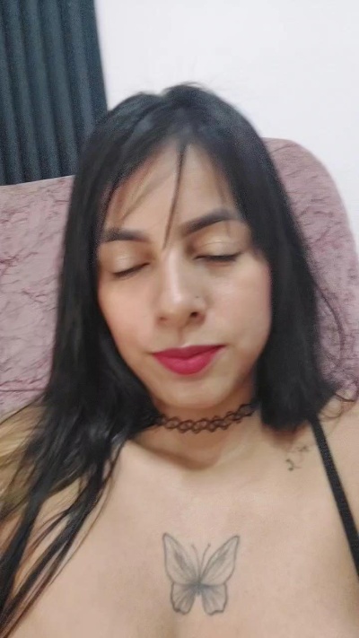 cute_plop live cam on Cam4